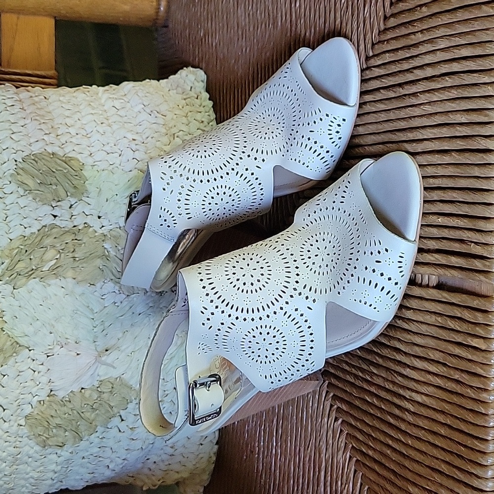 Vince Camuto Ellezi cutout sandals, size 8.5 M